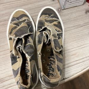 NEW!  Gypsy Jazz camo shoe with velcro.  Perfect addition to your outfit.